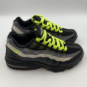 Nike Air Max 95 Black Volt Women’s Sz 7